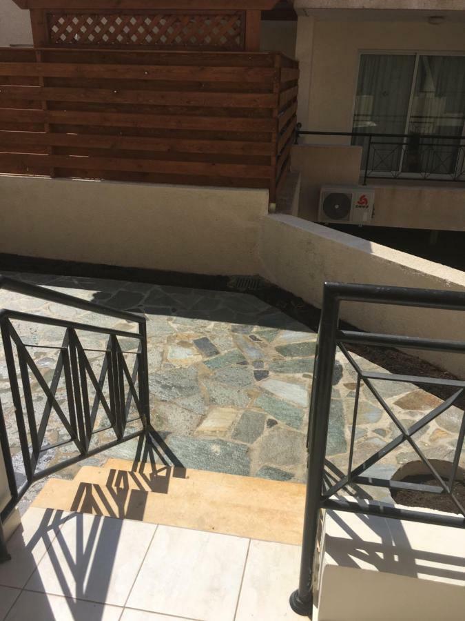 Apartamento By The Sea Paphos Exterior foto